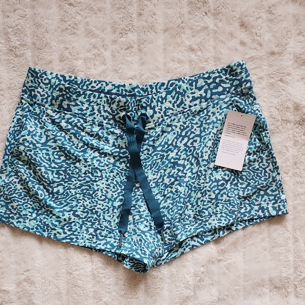 Athleta Teal and White Patterned Balance Shortie 4inch